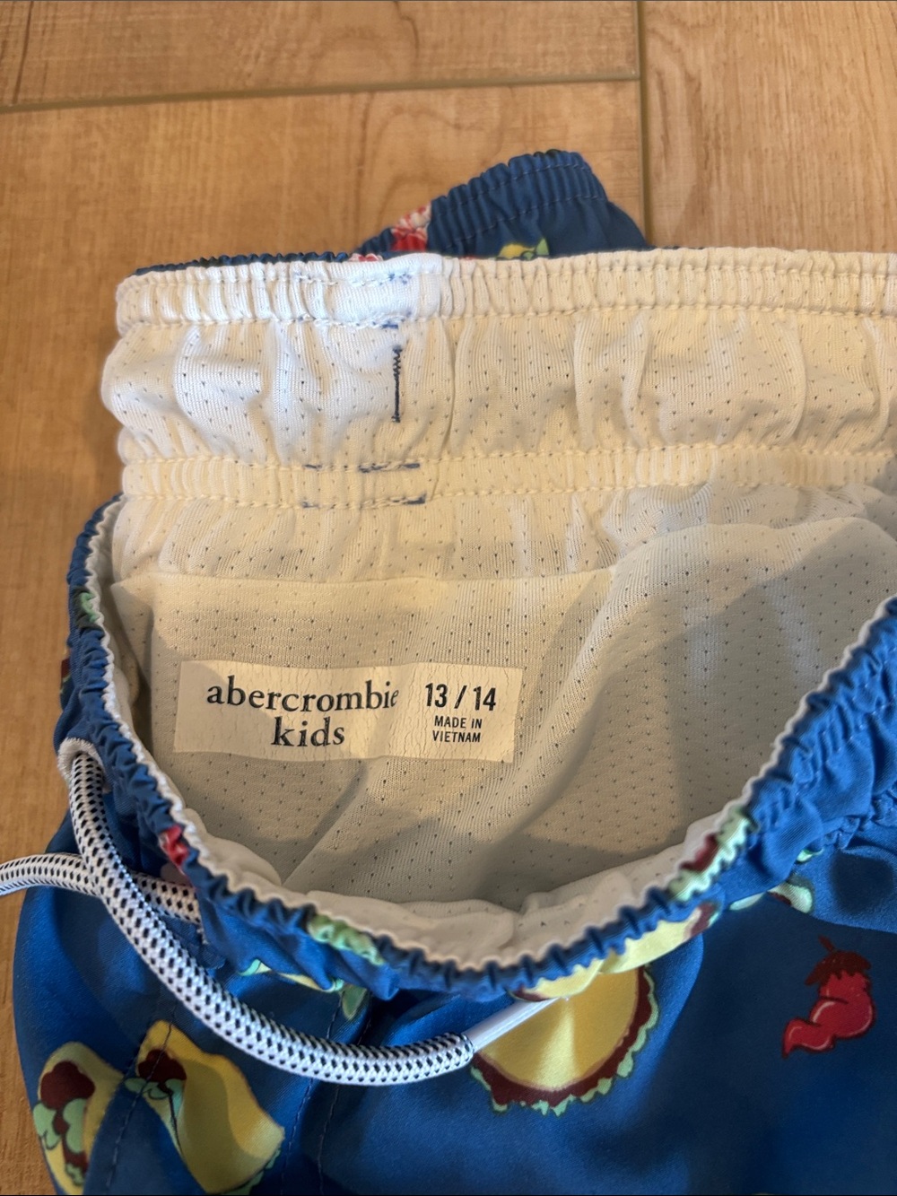 Abercrombie kids boys set of FOUR swim trunks - Picture 5 of 11